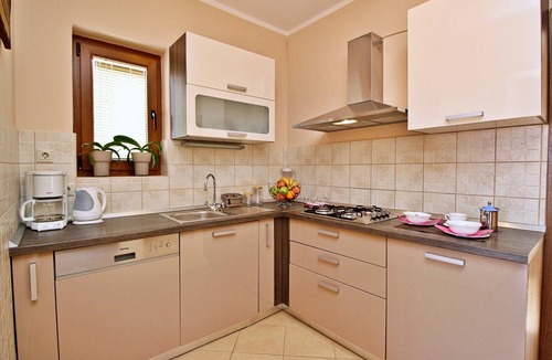 Soline Apartment | Apartment Ivanka - 180 m from sea, balcony, sea view, BBQ, private parking