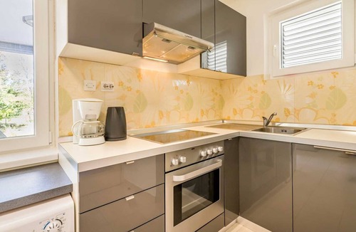 Jurandvor Apartment | Apartment Jadranka with garden and barbeque