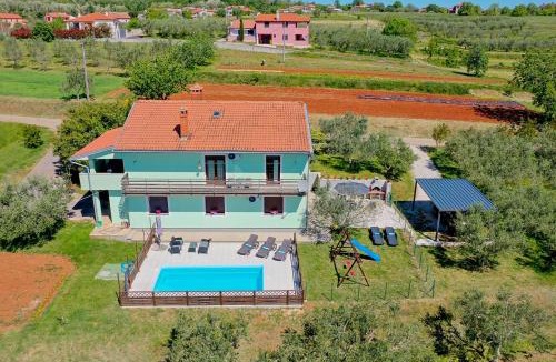 Zminj Apartment | Apartment Jadranka with Private Pool & Valley View in Green Istria