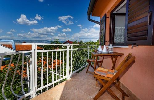 Njivice Apartment | Apartment Karabaic by El-Pi Tours