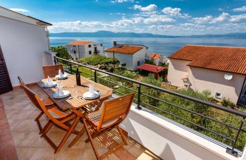 Njivice Apartment | Apartment Karabaic by El-Pi Tours