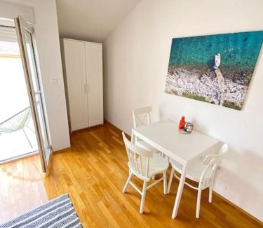 Strozanac Apartment | Apartment Lavanda mit Balkon