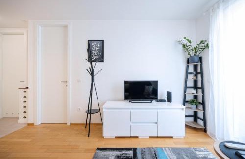 Zadar Apartment | Apartment Lorenzo - cozy apartment with balcony & free parking
