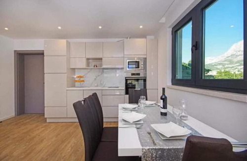 Dugis Apartment | Apartment MAKARSKA with shared rooftop pool