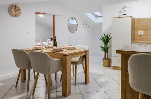 Ajdovscina Apartment | Apartment Mandi By DIMBIKES