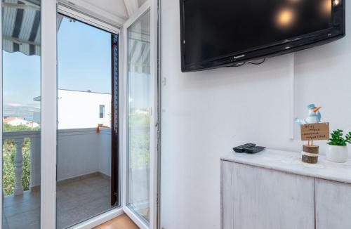 Slatine Apartment | Apartment Miljus by Interhome