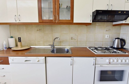 Basanija Apartment | Apartment mit zwei Schlafzimmern in Strandnähe by Interhome