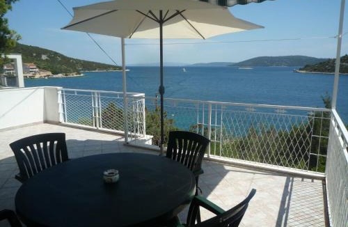 Vinisce Apartment | Apartment Natad