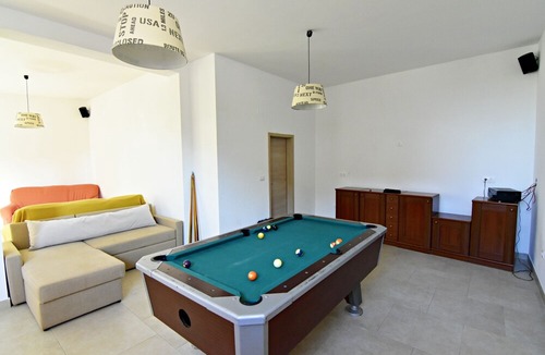 Tar Apartment | Apartment NOA4 Poreč-Tar pool, balcony, games room, Wi-Fi, barbecue