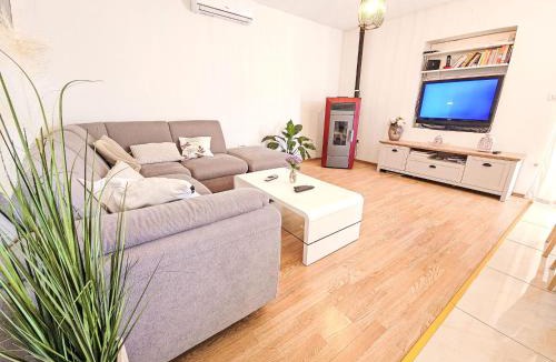 Donji Prolozac Apartment | Apartment Paz by Interhome