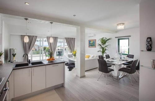 Gorinka Apartment | Apartment Pjero (94501-A1) - Makarska