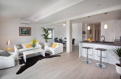 Gorinka Apartment | Apartment Pjero (94501-A1) - Makarska