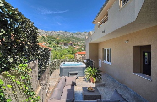 Srinjine Apartment | Apartment Relax with Jacuzzi access Split Area