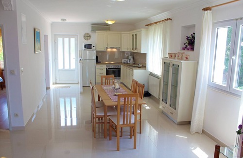 Cavtat Apartment | Apartment Siesta - Two-Bedroom Apartment with Balcony and Sea View