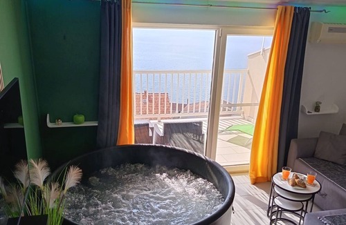 Komarna Apartment | Apartment Sutalo with Hot Tub