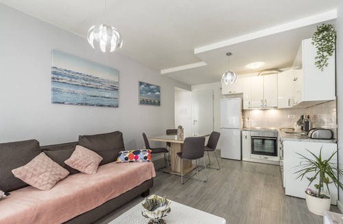 Split Apartment | Apartment Tiki - with a large, fenced garden