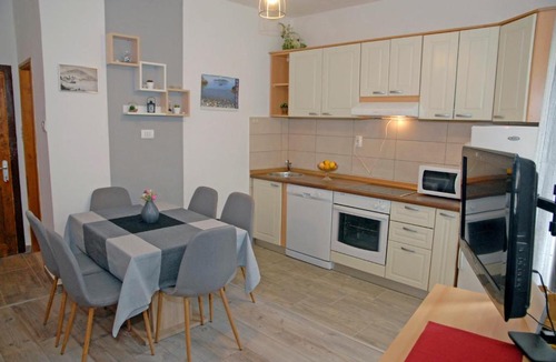 Komiza Apartment | Apartment Tina