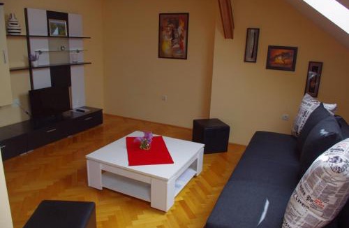 Slunj Apartment | Apartment Tomy