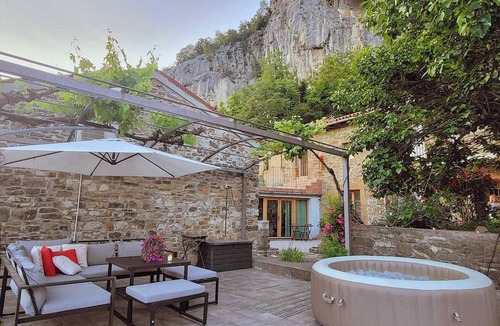 Koper Apartment | Apartment under the rock