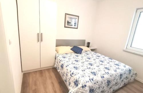 Promajna Apartment | Apartment Weiße Idylle auf dem blauen Meer by Interhome