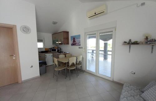 Podgradina Apartment | Apartment with a pool mountainview near the sea!