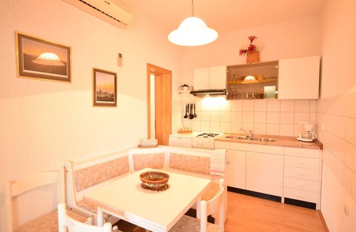 Pomer Apartment | Apartment with community pool