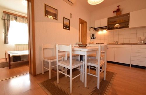 Pomer Apartment | Apartment with community pool