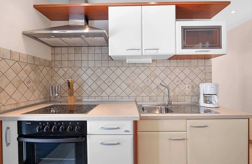 Banjol Apartment | Apartment with Garden, Banjol