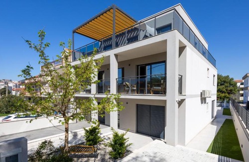Kamen Apartment | Apartment with pool Jeniffer by Villas Guide