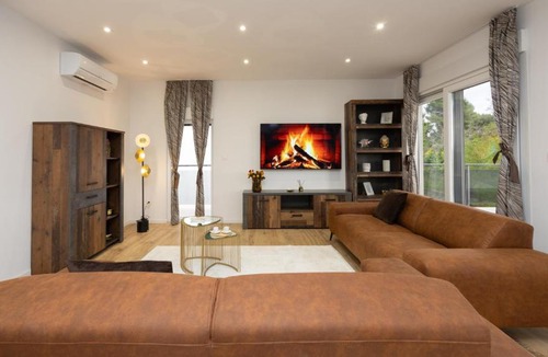 Kamen Apartment | Apartment with pool Jeniffer by Villas Guide