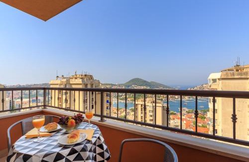 Gruz Apartment | Apartment with private parking and sea view