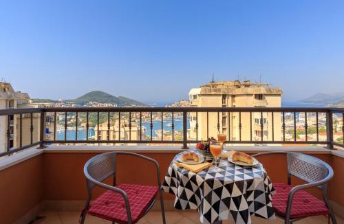 Gruz Apartment | Apartment with private parking and sea view