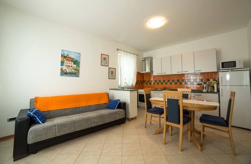 Volosko Apartment | Apartment with terrace, sea view and parking in its own courtyard