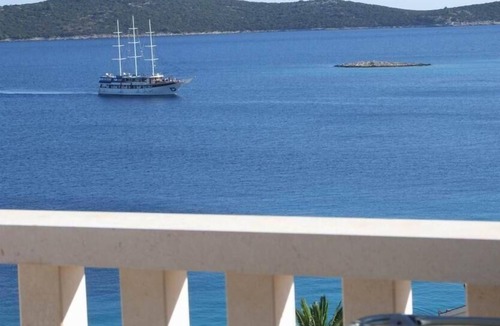 Sevid Apartment | Apartment with view of the water