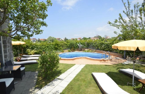 Valbandon Apartment | Apartment Zwei Rosen - PUL552 by Interhome