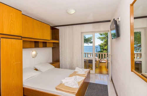 Drvenik Apartment | Apartments and Room Nada (82911-A3) - Drvenik