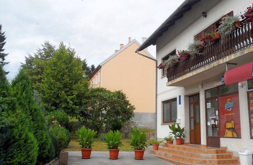 Rakovica Apartment | Apartments and rooms Nevenka, (15198), Rakovica, hr