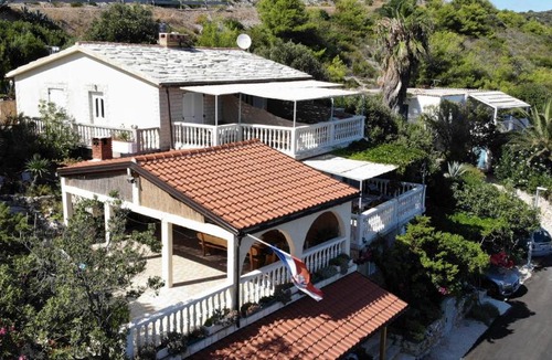 Milna Apartment | Apartments by the sea Milna - Vis - 8917