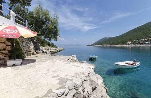 Pokrivenik Apartment | Apartments Dinko (37851-A1) - Gdinj - island Hvar