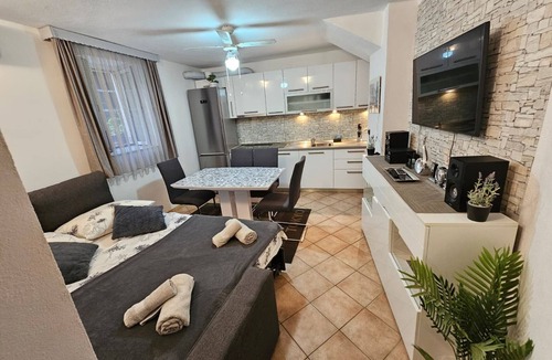 Cove Rogacic Apartment | Apartments Diadora - Studio apartment Stone