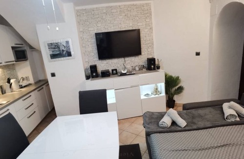 Cove Rogacic Apartment | Apartments Diadora - Studio apartment Stone