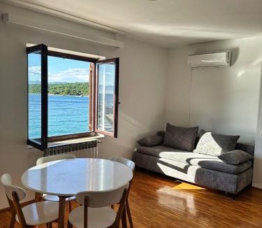 Njivice Apartment | Apartments Dundo