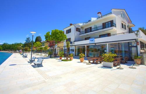 Njivice Apartment | Apartments Dundo
