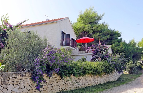 Mirce Apartment | Apartments Dvornik (44361-A2) - Mirca - island Brac