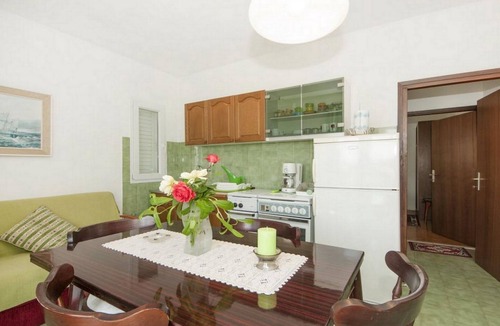 Mirce Apartment | Apartments Fortuna - One Bedroom Apartment with Balcony (Green)