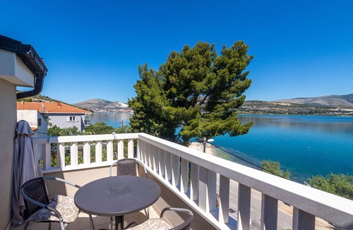 Mastrinka Apartment | Apartments Janja (30131-A8) - Arbanija (Ciovo)