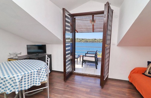 Blato Apartment | Apartments Karbuni By The Sea - One Bedroom apartment with Terrace and Sea View (A4)