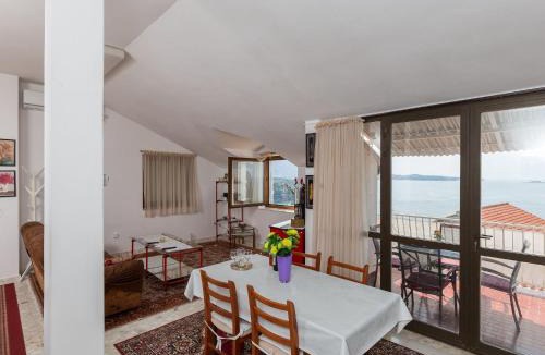 Mlini Apartment | Apartments Kisic - Two-Bedroom Apartment with Balcony and Sea View potkrovlje