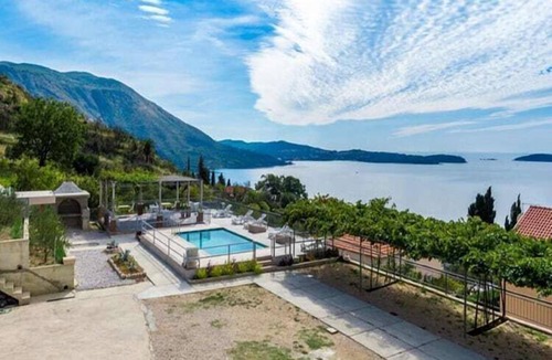 Zavrelje Apartment | Apartments Klis -Studio Apartment with Terrace - 2 (B)