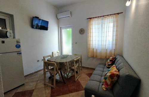 Tucepi Apartment | Apartments Lalić - Two bedroom ground floor apartment close to the beach